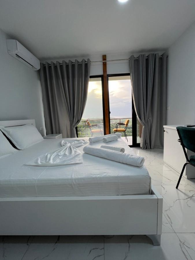 Restorant Hotel Xheni 드라치 외부 사진