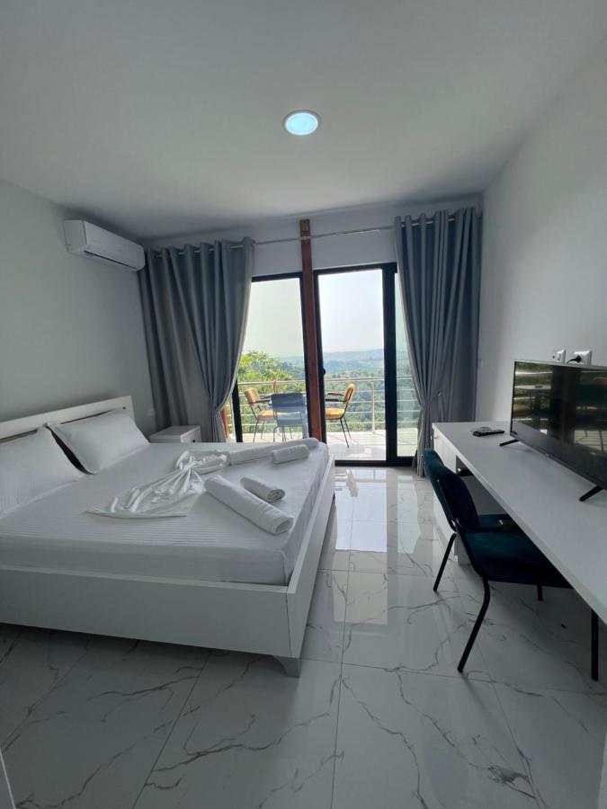 Restorant Hotel Xheni 드라치 외부 사진