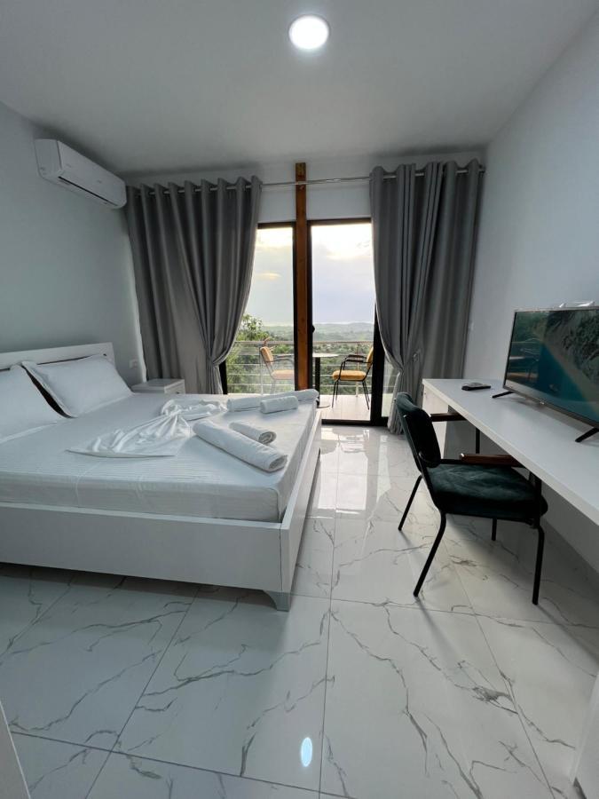 Restorant Hotel Xheni 드라치 외부 사진